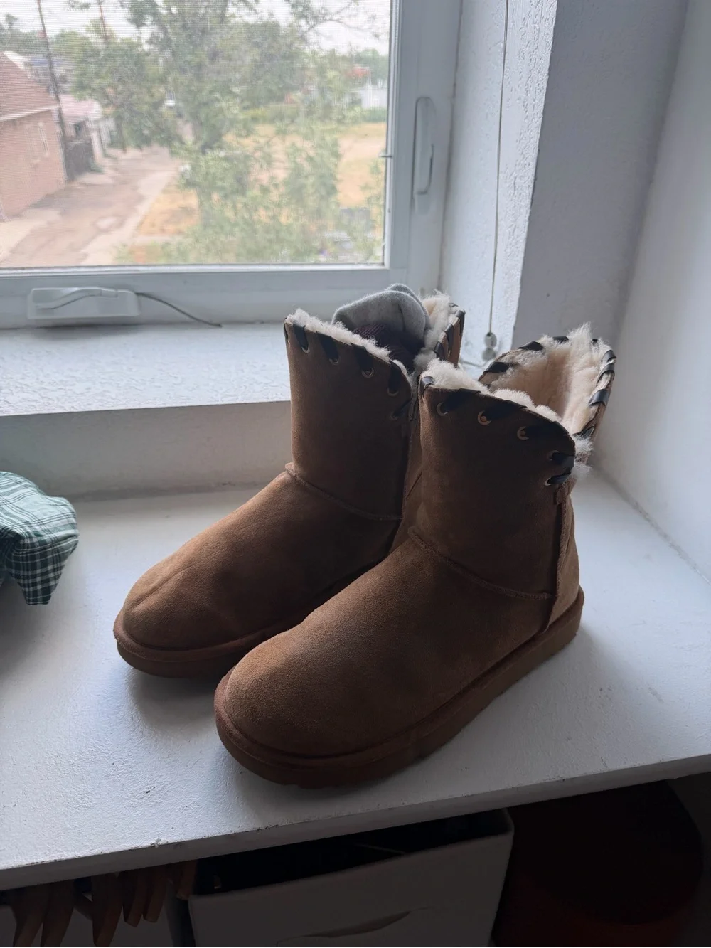 UGG Chestnut Suede Aidah boots - Size 11